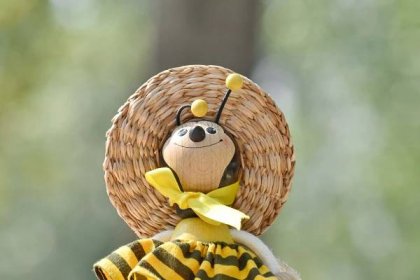 Bezplatný obrázek: legrační, ručně vyráběné, klobouk, včely medonosné, objekt, hračka, dřevěný, do žluta, rozostření, fajn