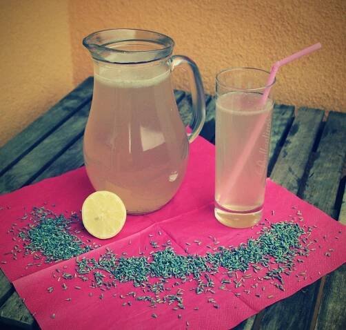 Levandulová domácí limonáda