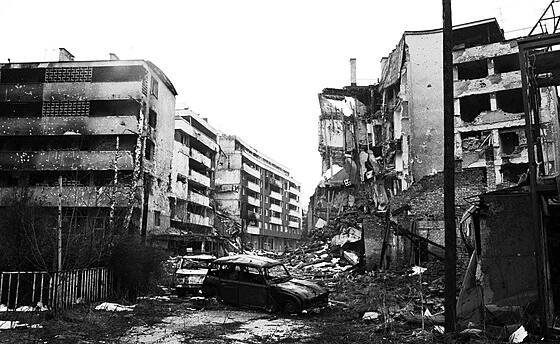 Fotogalerie: Sarajevo zničené válkou v Jugoslávii (1996)