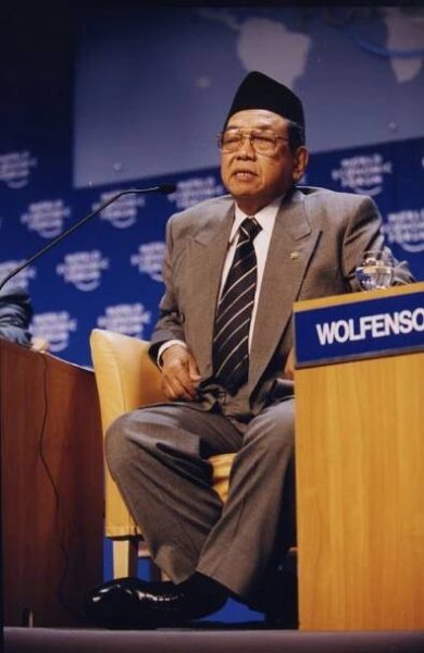 Soubor:Abdurrahman Wahid - World Economic Forum Annual Meeting Davos 2000.jpg – Wikipedie