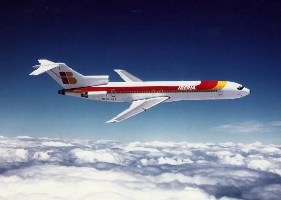 Dreistrahliges Flugzeug