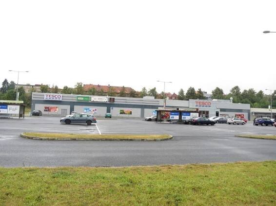 Tesco plné myší. Inspekce musela zavřít prodejnu v Aši, pod regály byly hromady trusu