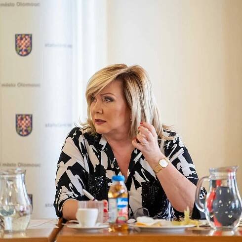 Jana Bendová: Alena Schillerová se pomodlila na Čapáku, Babiš tam má kapličku. Stanjura chce být hodný