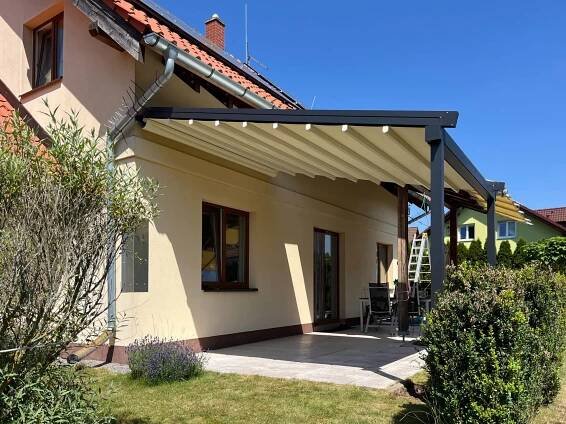 Pergola Eva, okres Beroun | Atypy s.r.o. - dodáváme hliníkové pergoly se stahovací střechou (www.atypy.cz)