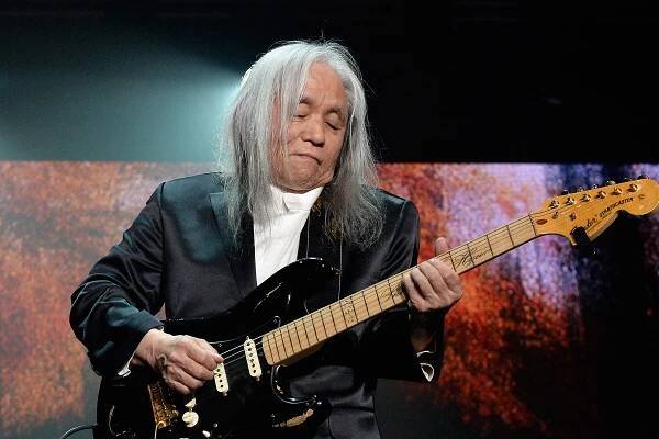 BOSTON, MA - MAY 12:  Korean rock guitarist Shin Joong Hyun performs at the Berklee College of Music Commencement Concert at Agganis Arena at Boston University on Friday, May 12, 2017 in Boston, Massachusetts.  Lucinda Williams, Shin Joong Hyun, Lionel Richie, Todd Rundgren and Neil Portnow are set to receive Honorary Degrees on Saturday,  May 13, 2017 from Berklee College of Music.  Shin is the first South Korean artist to receive an Honorary Degree from Berklee and is performing here on his Fender Custon Shop Tribute Series Guitar, one of only six given to select rock legends worldwide.  (Photo by Paul Marotta/Getty Images)