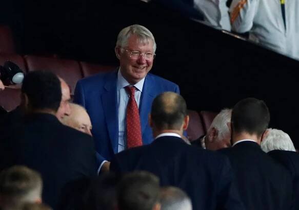Beckhama zranil v obličeji, s Rooneym si nevěděl rady. Hvězdný Ferguson slaví 80 let
