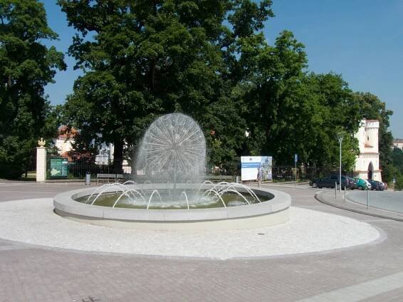 Soubor:Vlašim - fontána Husovo náměstí.jpg – Wikipedie