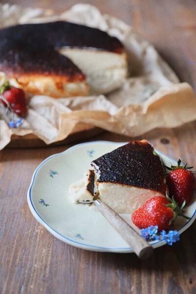 Zhorený baskitský cheesecake – Rozliatym Tušom