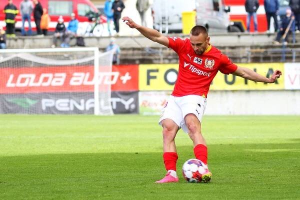 Zbrojovka musí platit za rasismus fanoušků. Teď jí ale čeká tabulkový soused