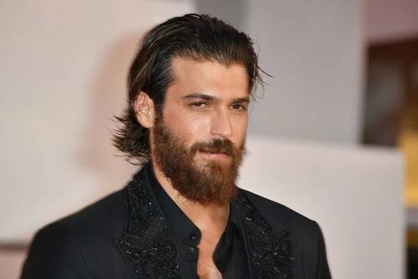 Can Yaman na filmovém festivalu v Benátkách