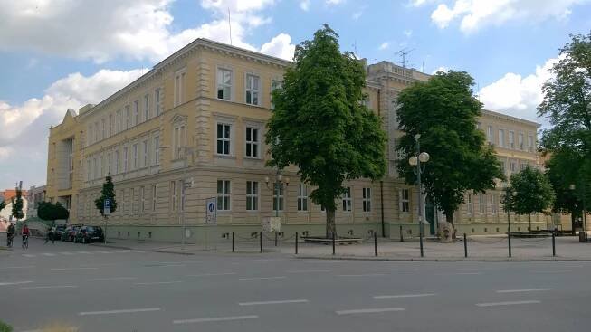 Gymnázium a Jazyková škola s právem státní jazykové zkoušky Břeclav
