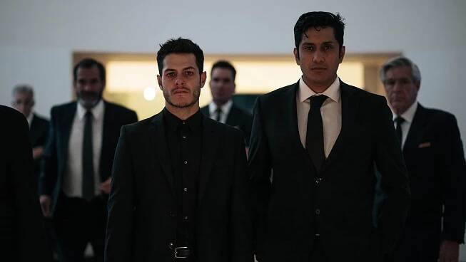 Alfonso Dosal and Tenoch Huerta in Aquí en la Tierra (2018)