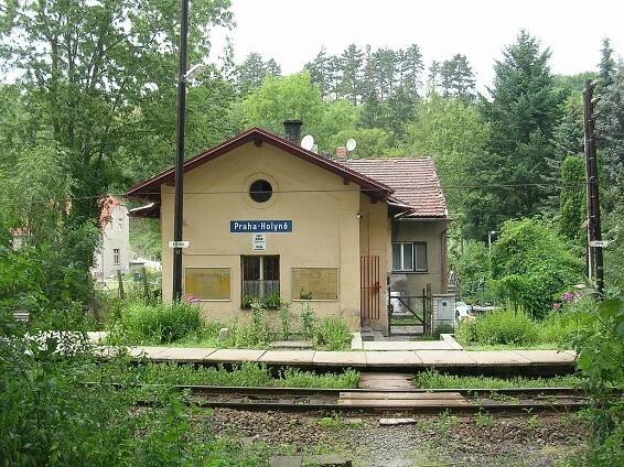Soubor:Praha-Holyně, zastávka (02).jpg