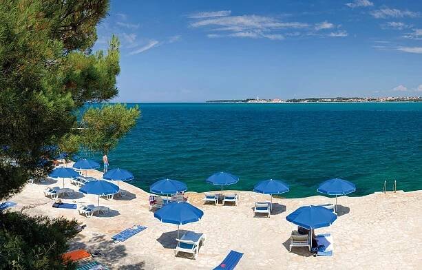 Resort Lanterna (apartmány s polopenzí)**