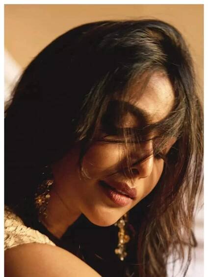 Aishwarya Lekshmi Radiates Raw Beauty in Earthy Elegance