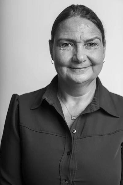 Portrait photo in black/white of Louise Holck 2021