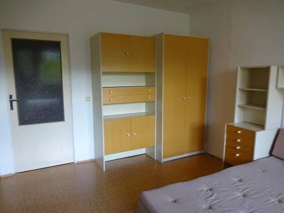 Pronájem velkého, nadstandardně zařízeného pokoje s lodžií v Praze 5 - Zbraslavibyty/pokoje/apartmá k pronájmu Reality