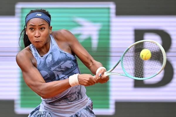 Coco Gauff playing tennis.