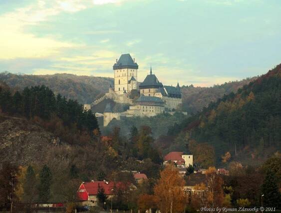 Fotografie - Hrad Karlštejn při soumraku - 30.10.2011