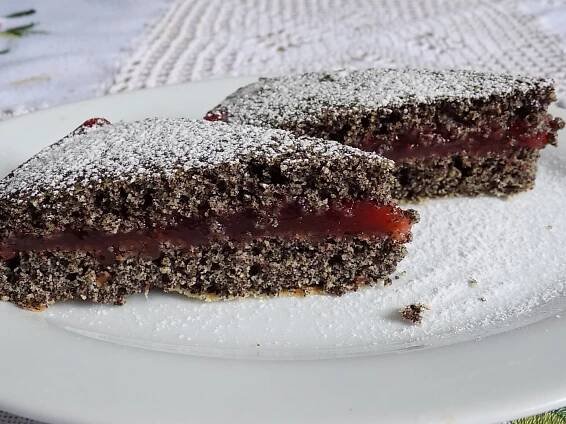 Makový koláč s višňovým krémem - fotografie 1 - TopRecepty.cz