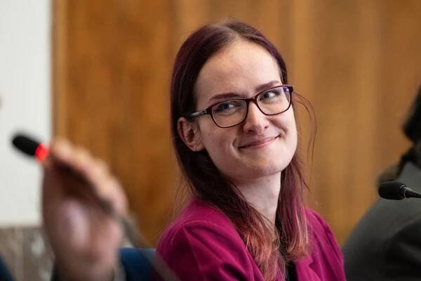 Regulace sociálních sítí není cenzura, po Muskovi chceme transparentnost, vysvětluje Gregorová