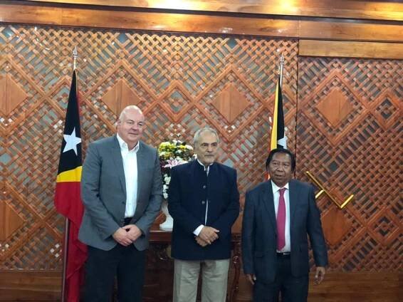 Inligo's Simon Zettl and Sacomtel's Abílio Araújo with Timor-Leste's President, José Manuel Ramos-Horta