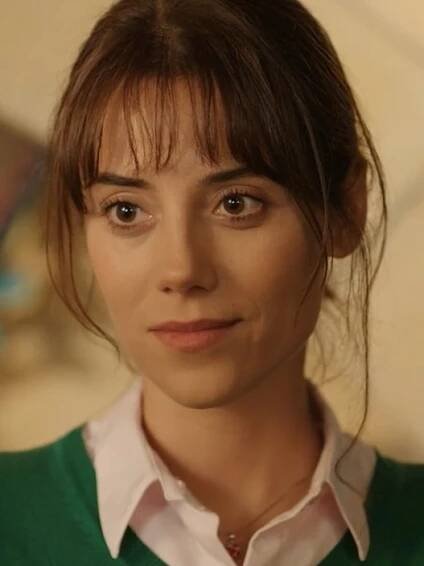 Soubor:Cansu Dere-smiling.jpg