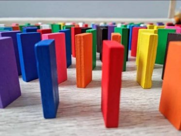 Dřevěné domino X 2 barevné kostky 240 ks