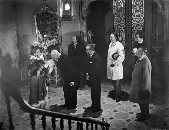 The Madwoman of Chaillot - Z filmu - Katharine Hepburn, Yul Brynner, Donald Pleasence, Charles Boyer, Paul Henreid, John Gavin, Oskar Homolka