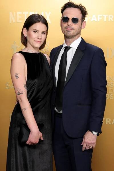 Sosie Bacon and Scoot McNairy attend the 31st Annual Screen Actors Guild Awards at Shrine 