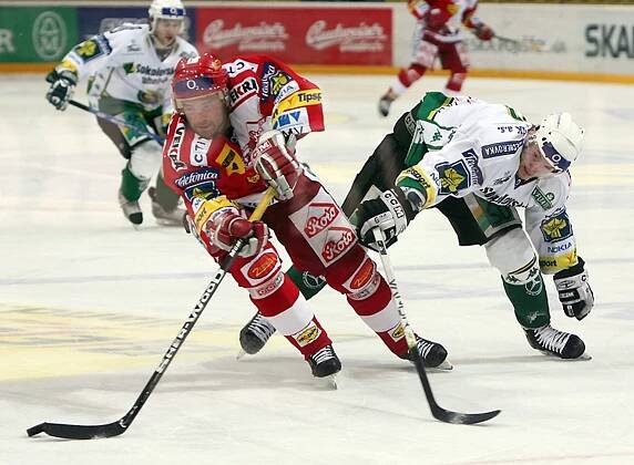 HC Slavia Praha - HC Energie Karlovy Vary 6:2 - Slavia čtyřmi góly ve druhém dějství přehrála Karlovy Vary (8/9)
