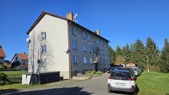 Prodej bytové jednotky 3 + kk s balkonem / 64 m2 / cca 11 km od Písku v malé obci Předotice čp. 12
