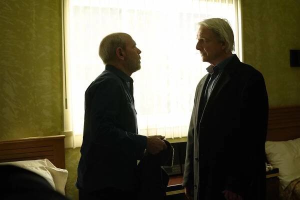 Námořní vyšetřovací služba - Přátele si drž blízko, 1. část - Z filmu - Joe Spano, Mark Harmon