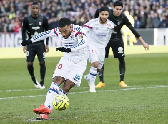 Může Olympique Lyon udržet své hráče, pokud vyhraje francouzskou ligu?
