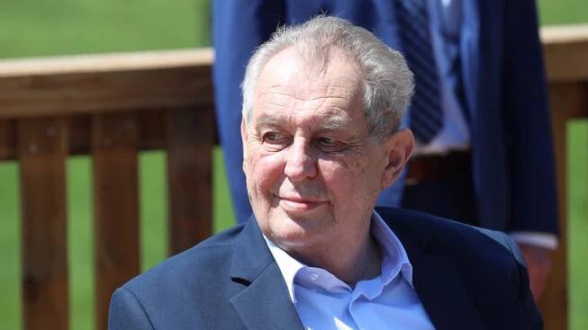 Miloš Zeman je stále na JIPce: Manželka Ivana blíže promluvila o jeho zdravotním stavu – eXtra.cz