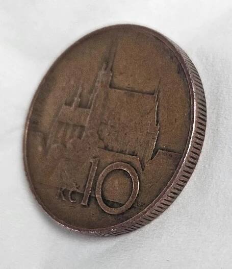 Vzácná desetikoruna se dostala do oběhu. Její hodnota jde do statisíců