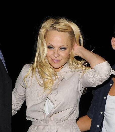 Chudák Pamela Anderson: Neunesla vyhazov z další soutěže a totálně se zřídila v baru