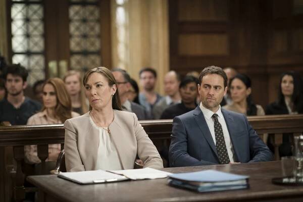 Zákon a pořádek: Útvar pro zvláštní oběti - Očarovaná - Z filmu - Elizabeth Marvel, Stuart Townsend