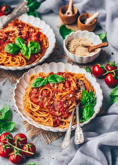 Pasta al pomodoro with parmesan and basil