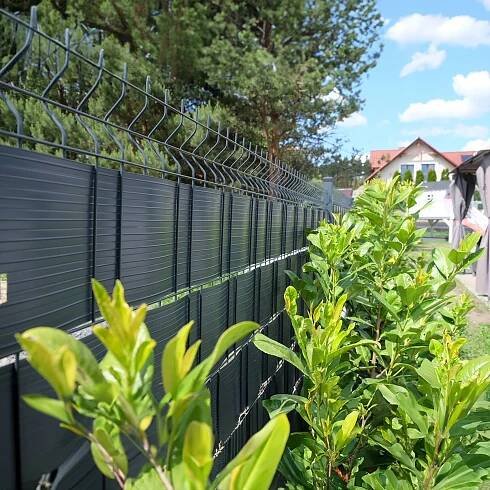 Stínící panelové pásy, kryt na oplocení SILNÁ 900 g/m2, antracit, 26 m Tvar obdélníkový