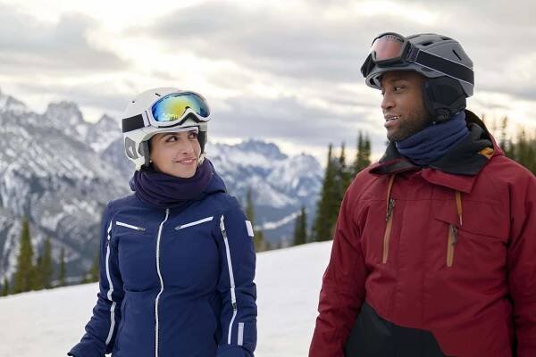 A Winter Getaway - Z filmu - Nazneen Contractor, Brooks Darnell