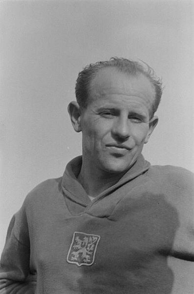 Súbor:Fotothek df roe-neg 0006305 003 Emil Zátopek.jpg – Wikipédia