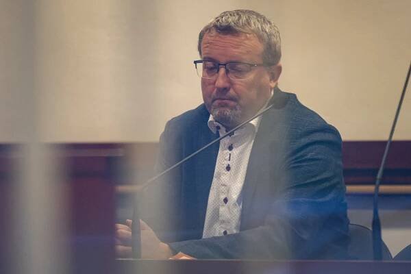 Soudce Kafka jde do vazby. Kvůli podvodu mu hrozí 10 let za mřížemi
