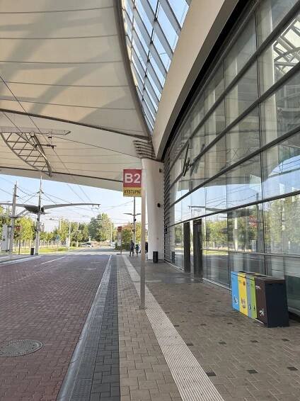 Fotogaléria • Hradec Králové, Terminál HD B2 (Zastávka trolejbusu, autobusová stanica - státie) • Mapy.com