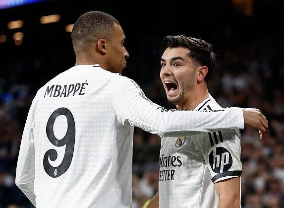 Madridská bitva v Lize mistrů těsně pro Real. Arsenal krutě zesměšnil Eindhoven