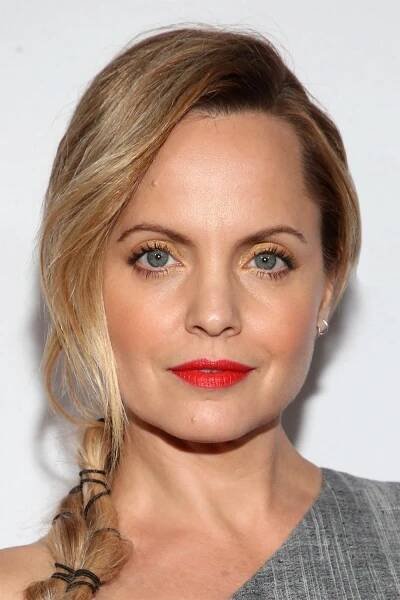 Mena Suvari 6.6 - Životopis, Články, Filmografie