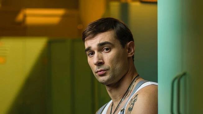 Sexy Adam Vacula ze Zlaté labutě: Rozcupoval i boxovací pytel!
