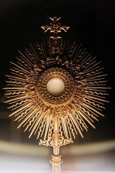 eucharistia - najsvätejsia sviatosť adoracia