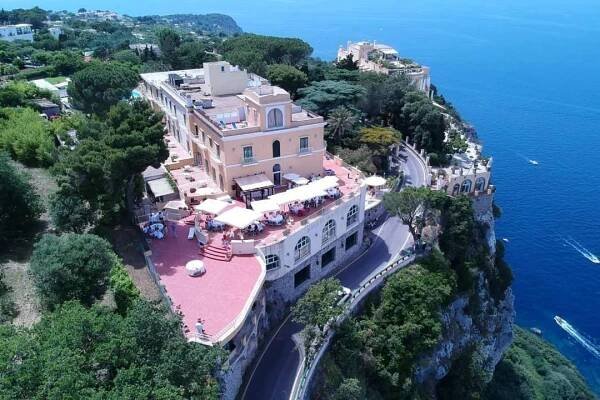 Pohled zvenku, Hotel San Michele in Anacapri