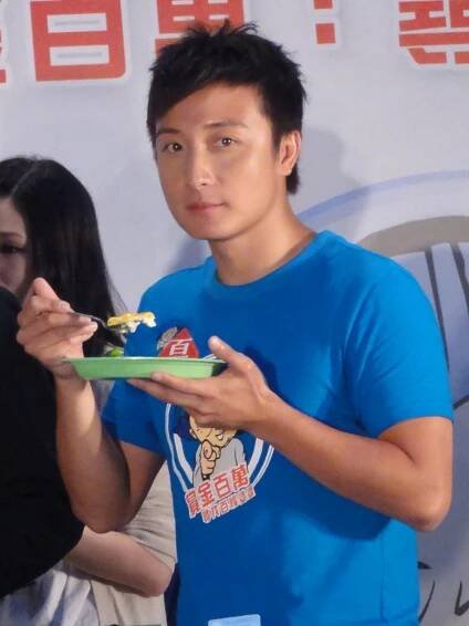 Alex Fong (singer)